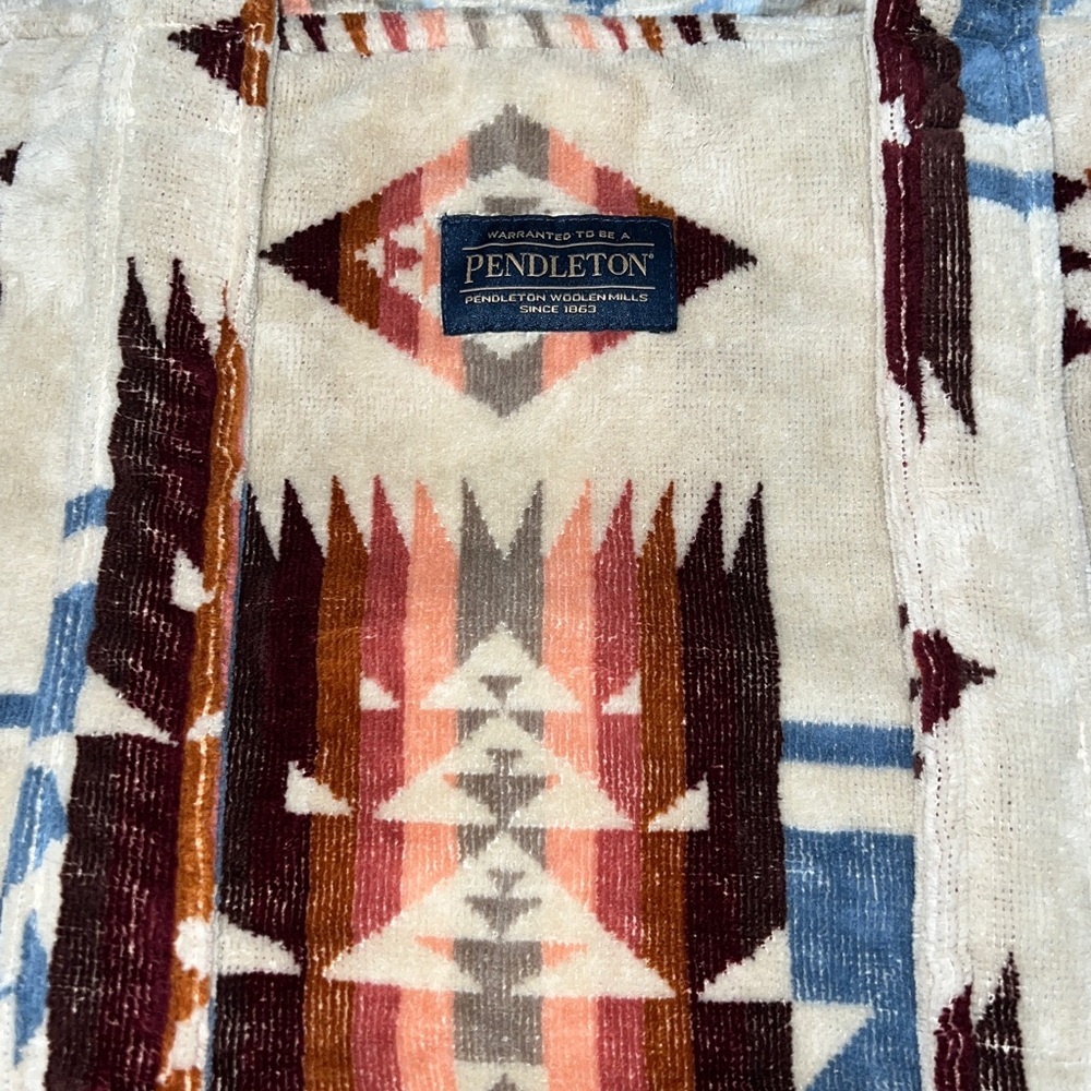 PENDLETON HUGE TOTE BAG•limited edition jacquard 100% cotton, lined- beautiful. - Picture 7 of 9